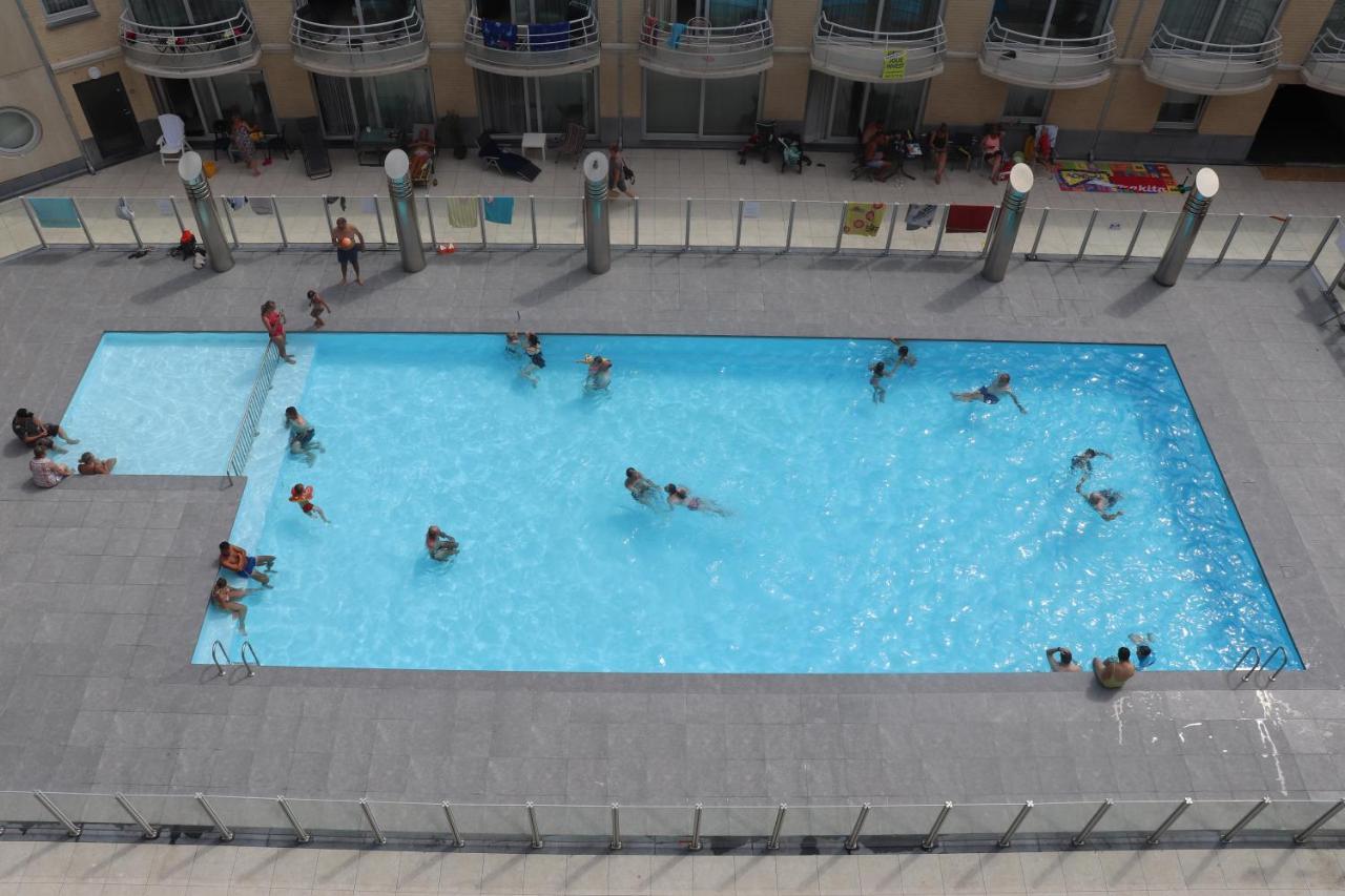 Appartement Met Zeezicht En Verwarmd Zwembad 오스텐드 외부 사진